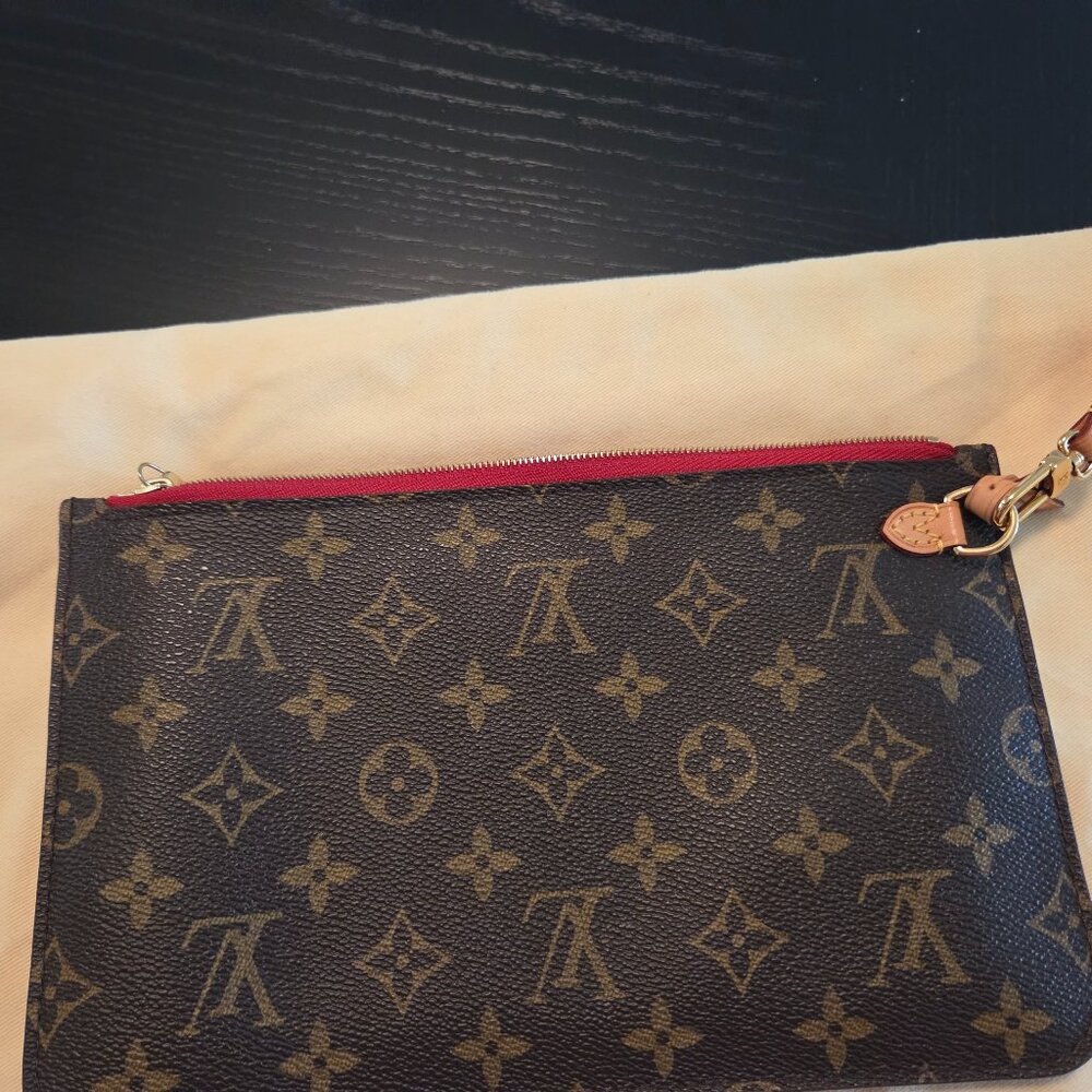 Authentic Louis Vuitton Monogram Neverfull MM Poche